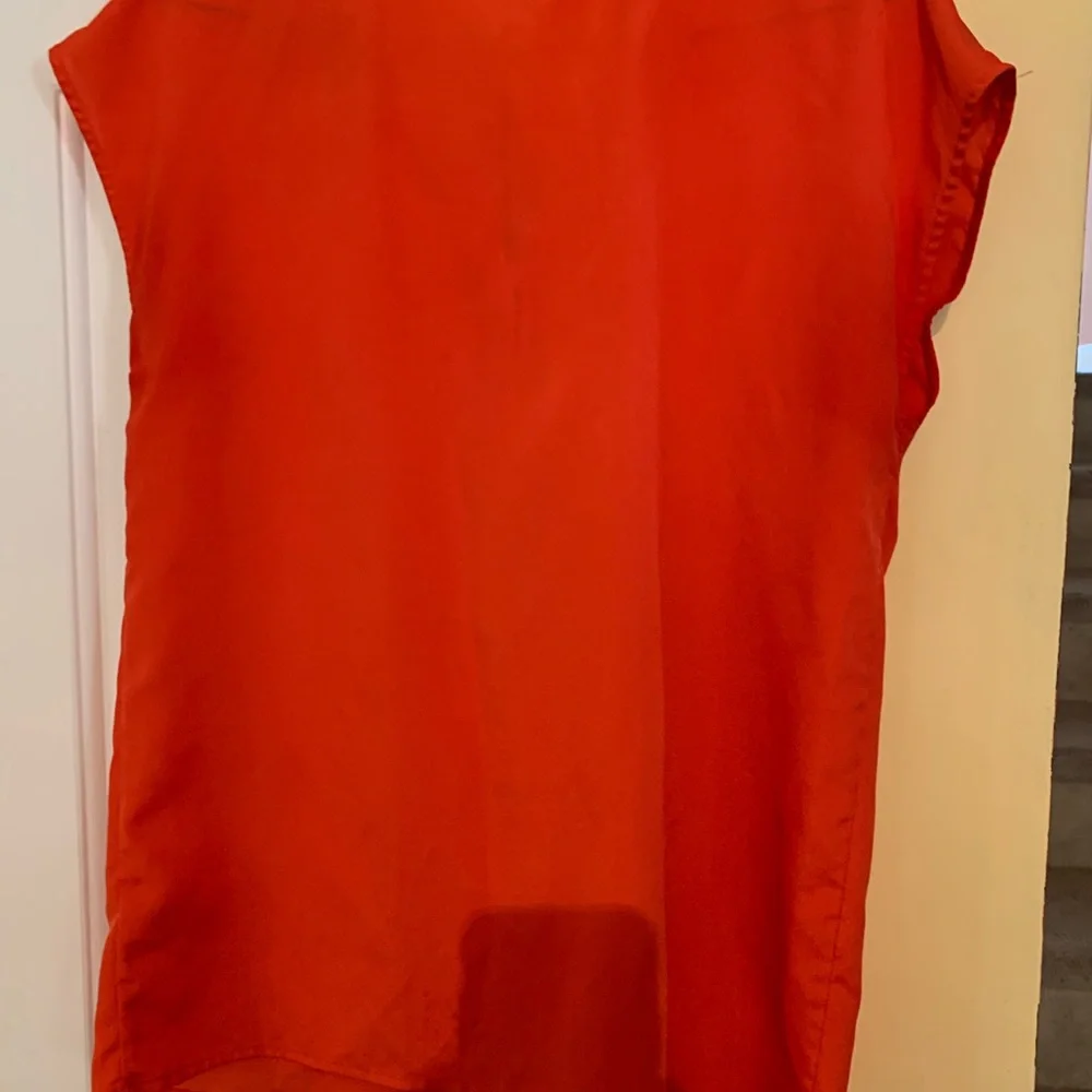 Michael‎ Kors beautiful sleeveless zipper blouse